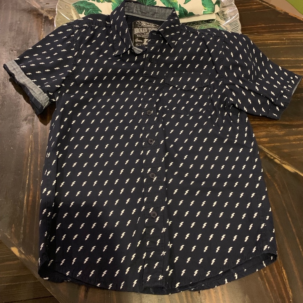 Boys casual short sleeve button up size 10/12